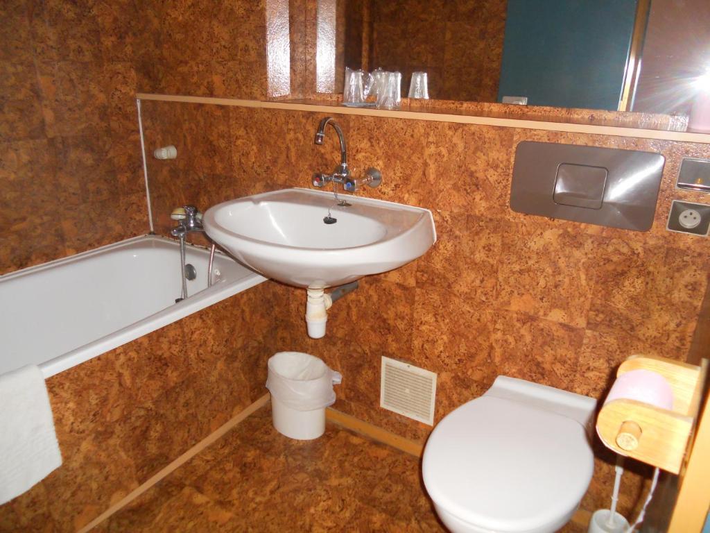 Hotel Le Pressoir - Auxerre Appoigny Luaran gambar